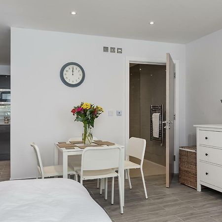 The Lion Gate Apartments East Molesey Exterior foto